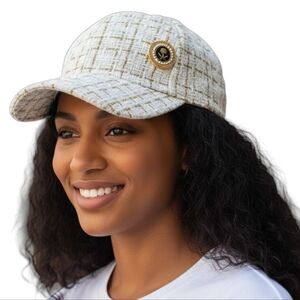 Ballcap In White & Gold